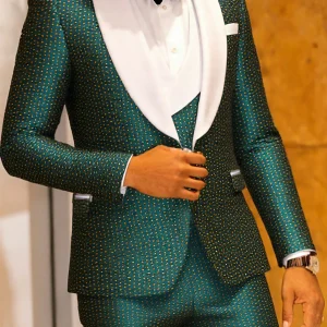 Men's three-piece green jacquard slim-fitting suit set, including paisley pattern suit jacket, vest, and pants, suitable for bal